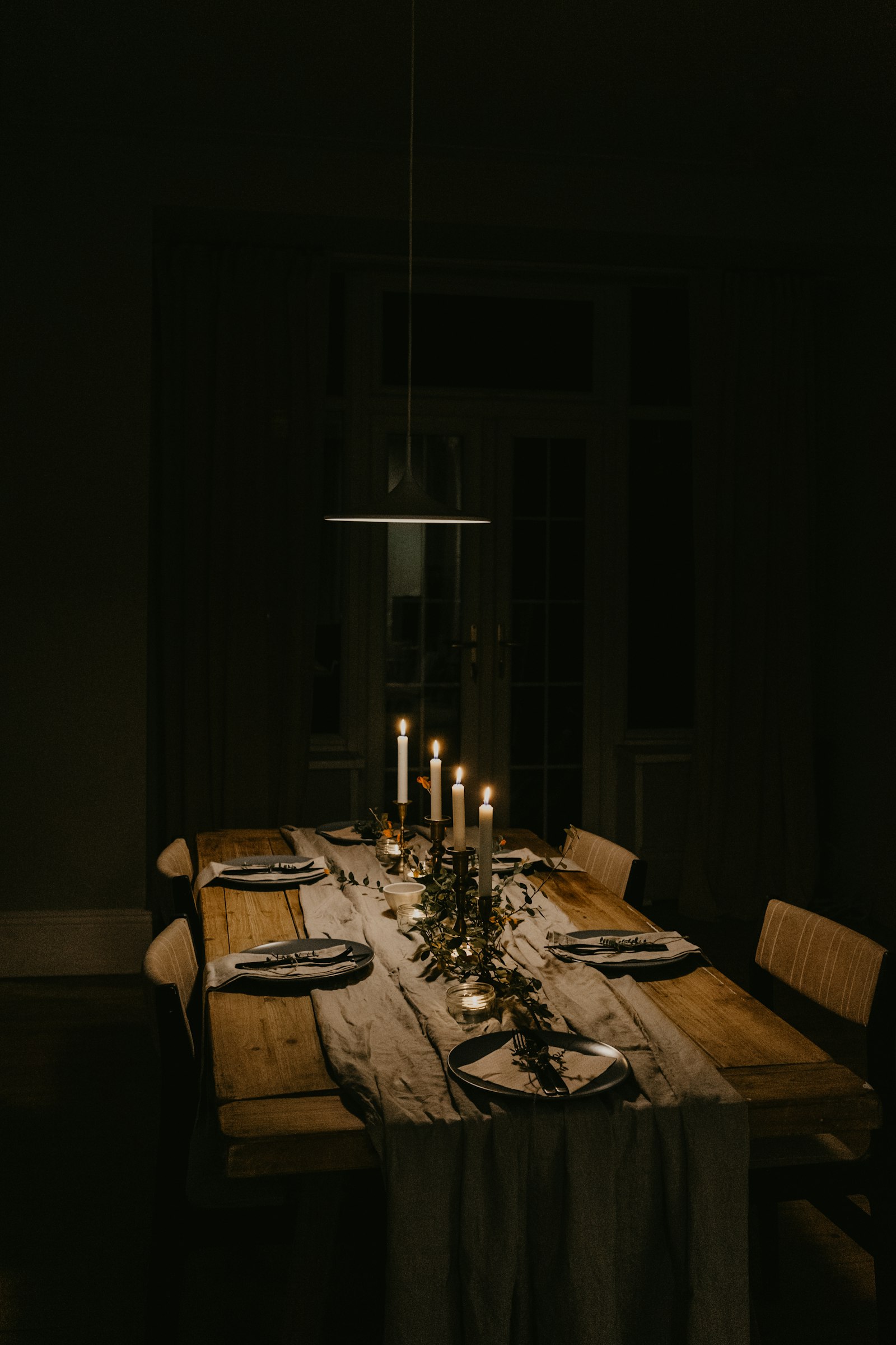 MappaMI Milano – candele accese sul tavolo da pranzo
