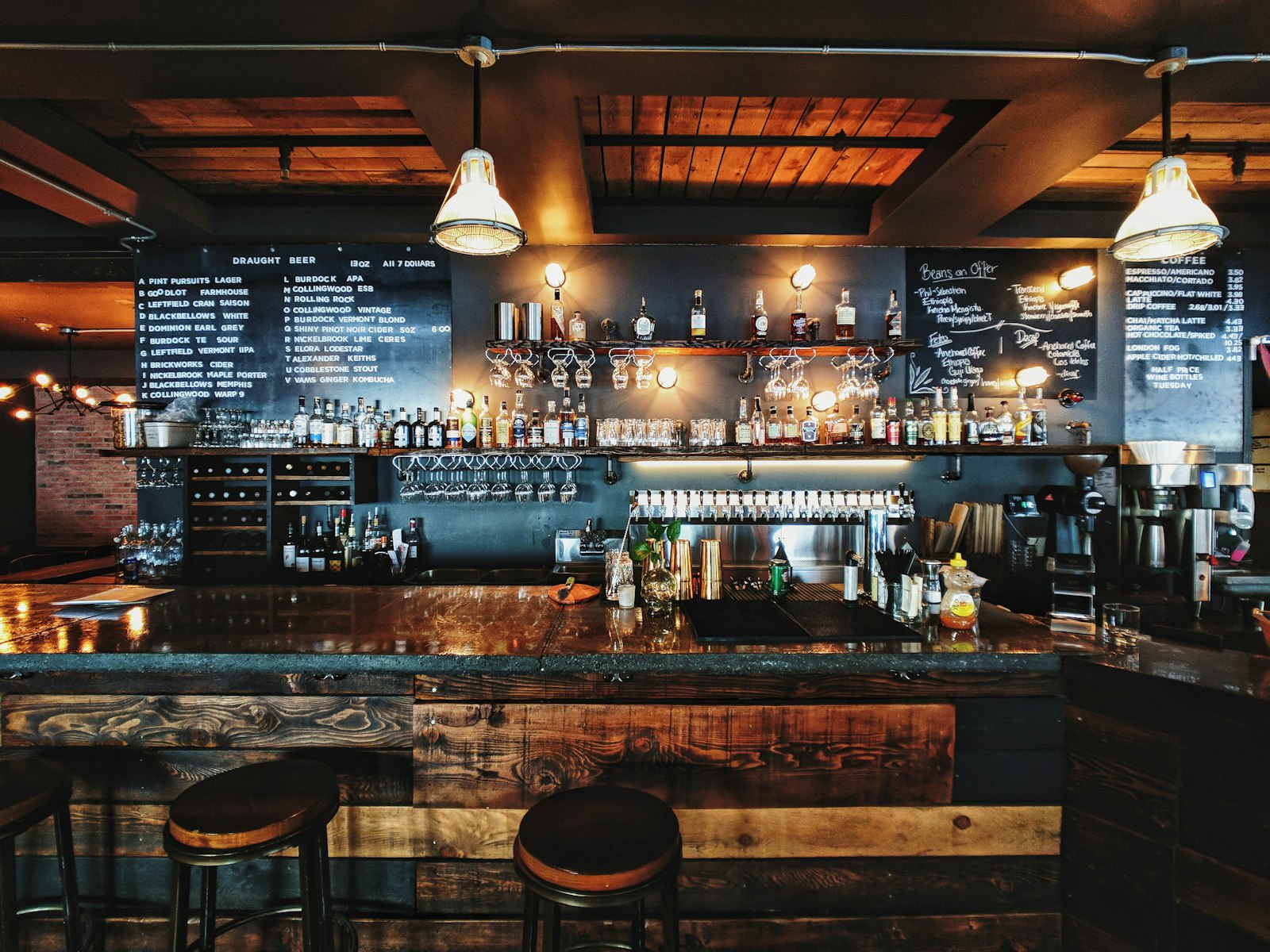 Porta Vittoria Milano – bar a tema marrone