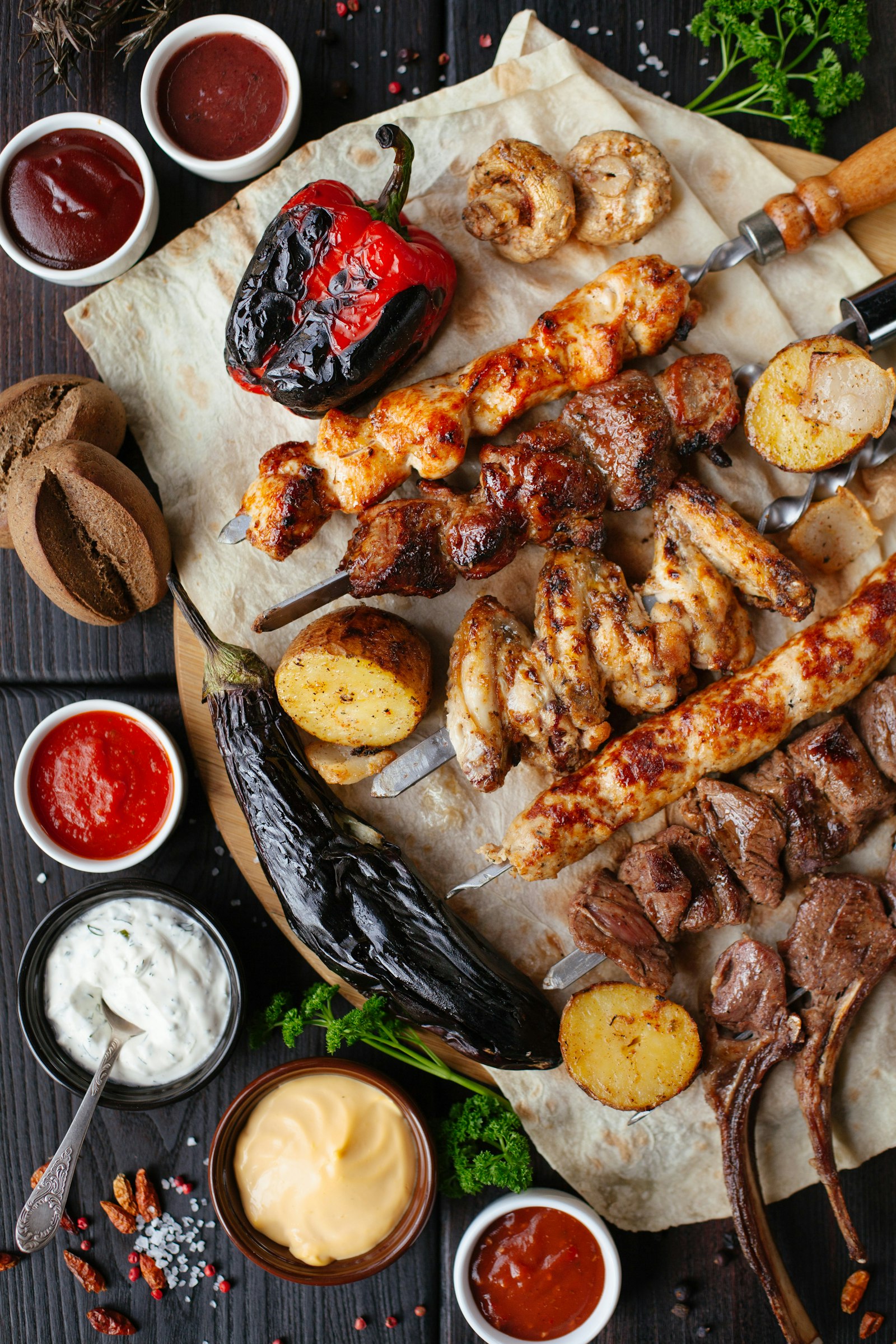 Ristoranti brasiliani Milano – carne e verdure alla griglia in tavola