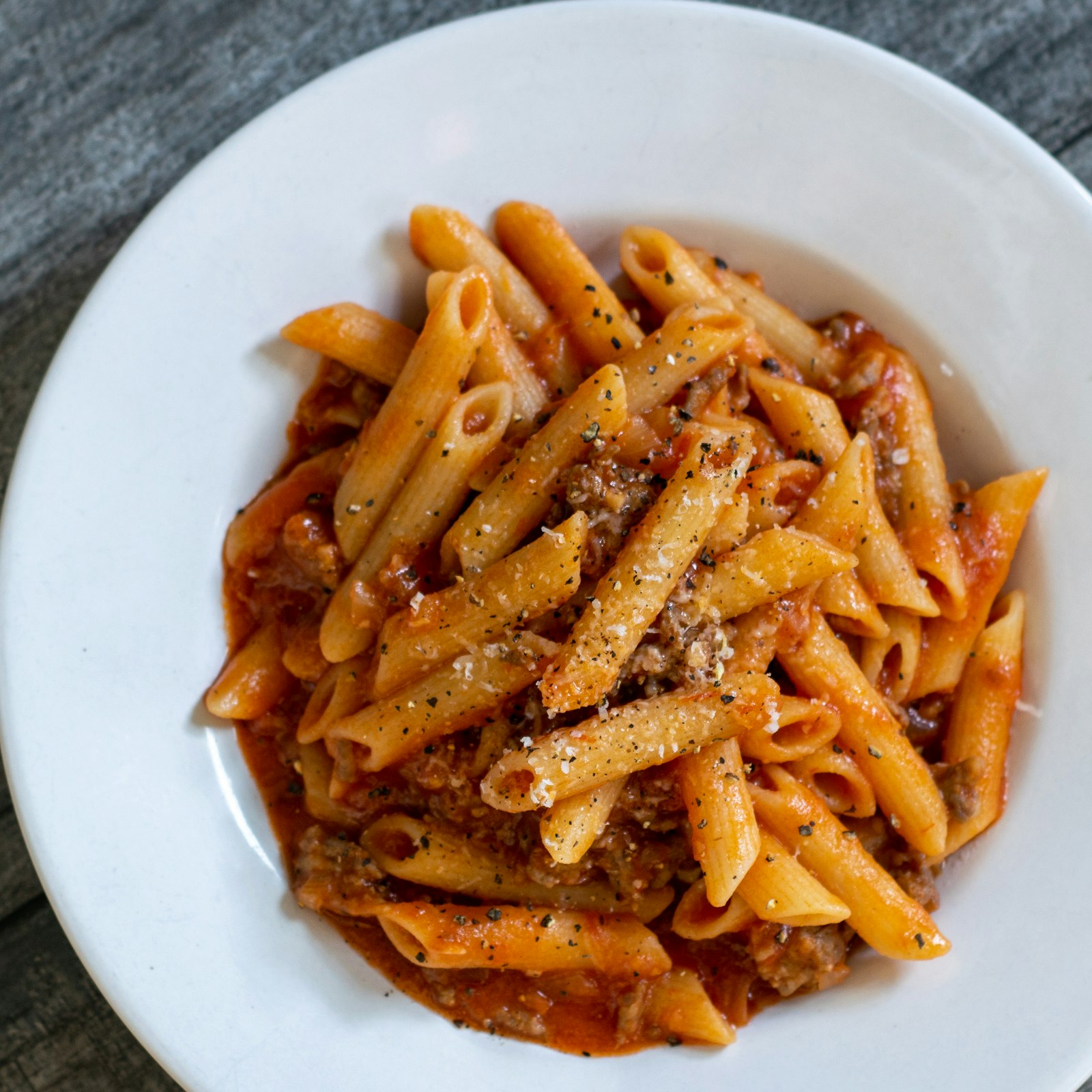 Ristoranti Tipici Milano – penne pasta con salsa di carne