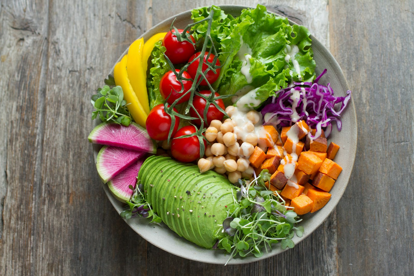 Ristoranti vegetariani e vegani Milano – ciotola di insalate di verdure